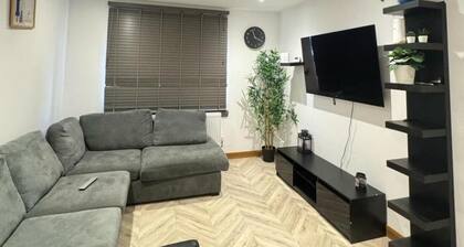 Erith Cosy Retreat Home