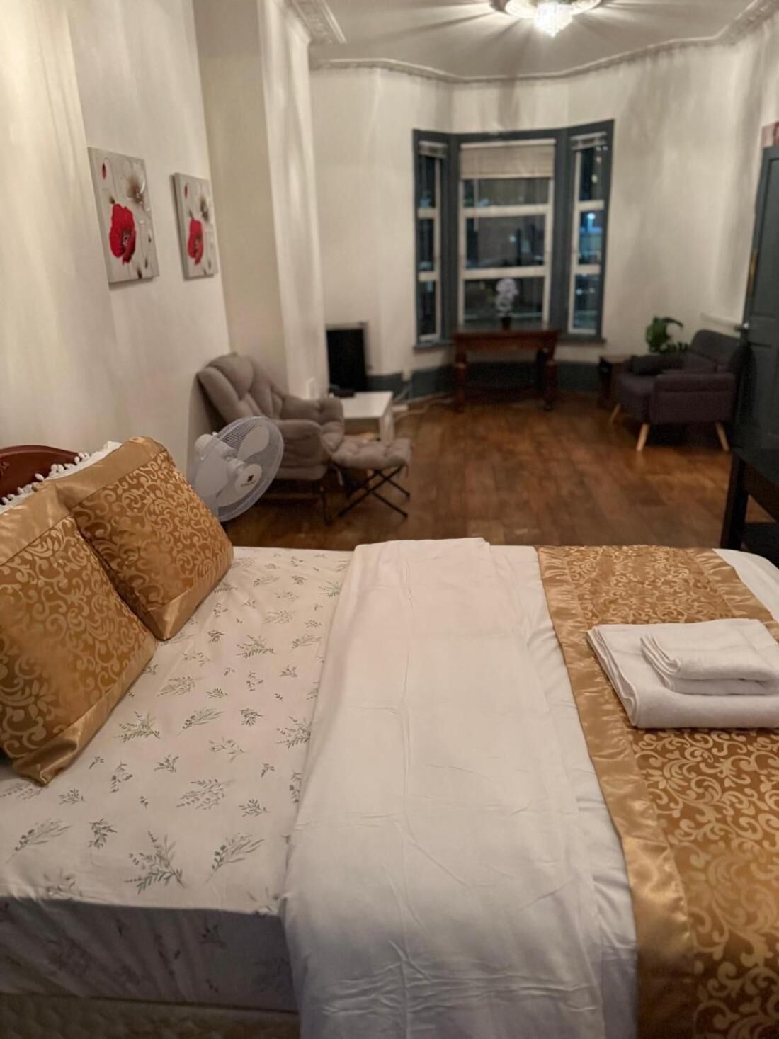 Felles sovesal, 1 soverom, balkong, hageutsikt | 1 soverom