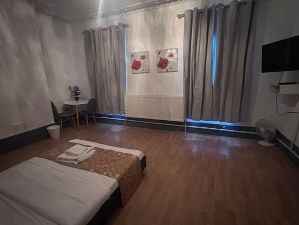 Shared Dormitory, 1 Bedroom, Balcony, Garden View | 1 bedroom