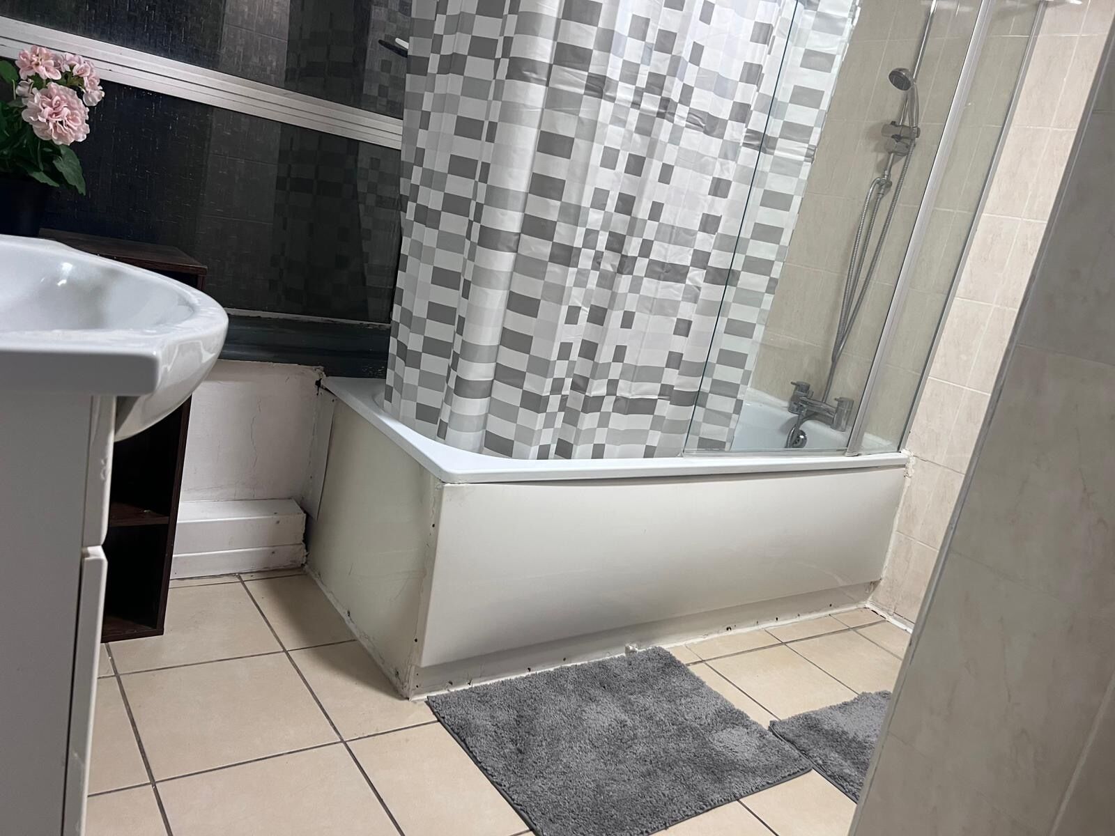 Shared Dormitory, 1 Bedroom, Balcony, Garden View | Bathroom