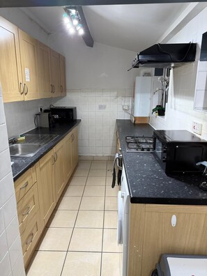 Shared Dormitory, 1 Bedroom, Balcony, Garden View | Interior