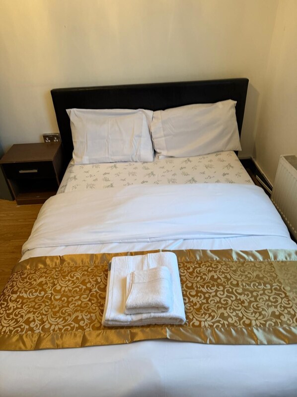 Shared Dormitory, 1 Bedroom, Balcony, Garden View | 1 bedroom - Room-arsenal Stadium for all (London)