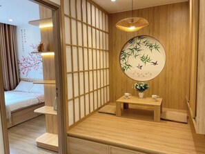 Appartement in Japanse stijl, 1 slaapkamer, balkon, uitzicht op zwembad | Geluiddichte muren, gratis wifi, beddengoed, rolstoeltoegankelijk