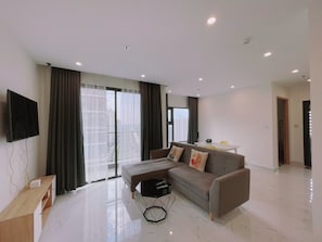 Apartemen Superior, 2 kamar tidur, balkon, pemandangan kota | Area keluarga | TV layar datar