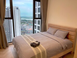 Royal-Apartment, 2 Schlafzimmer, Balkon, Poolblick | Kostenloses WLAN, Bettwäsche, Rollstuhlgeeignet