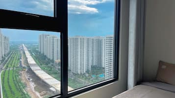 高级公寓, 2 间卧室, 阳台, 城市景观 | 客房景观