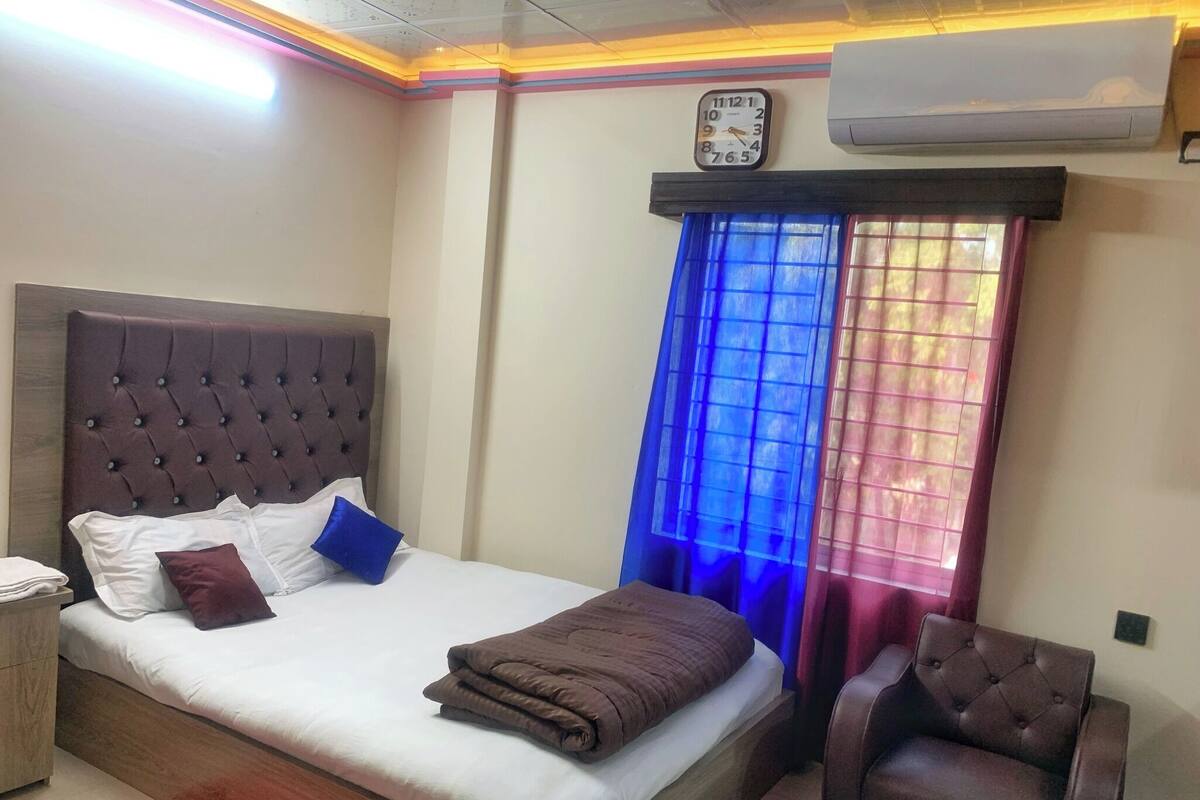 WiFi (free), bed sheets