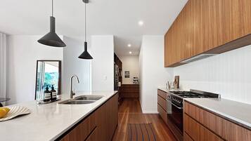 ميكروويف، فرن، موقد طهي مسطح، غسالة أطباق