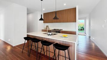 ميكروويف، فرن، موقد طهي مسطح، غسالة أطباق