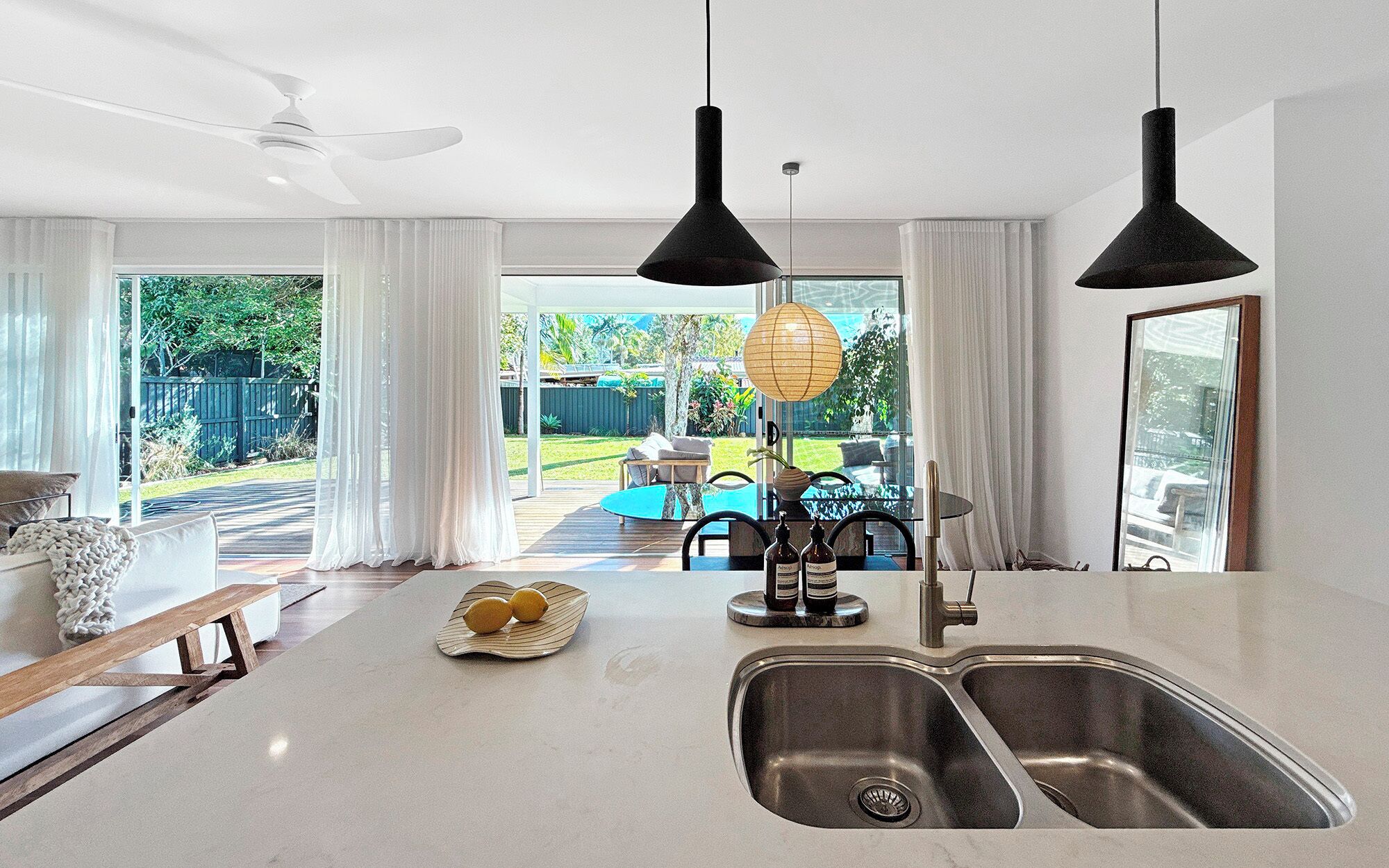 المنشأة من الداخل