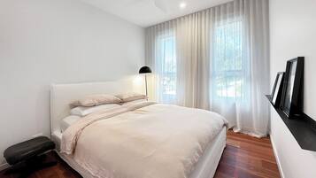 3 عدّة غرف نوم وواي فاي وملاءات أسرّة