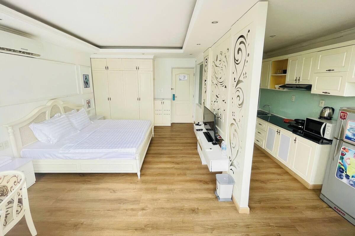 Deluxe Apartment, 1 King Bed, Balcony, City View | In-room safe, desk, laptop workspace, soundproofing
