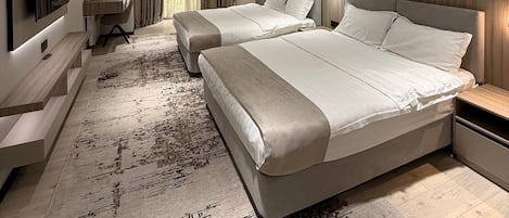 Luxury Twin Room, 1 Bedroom, City View