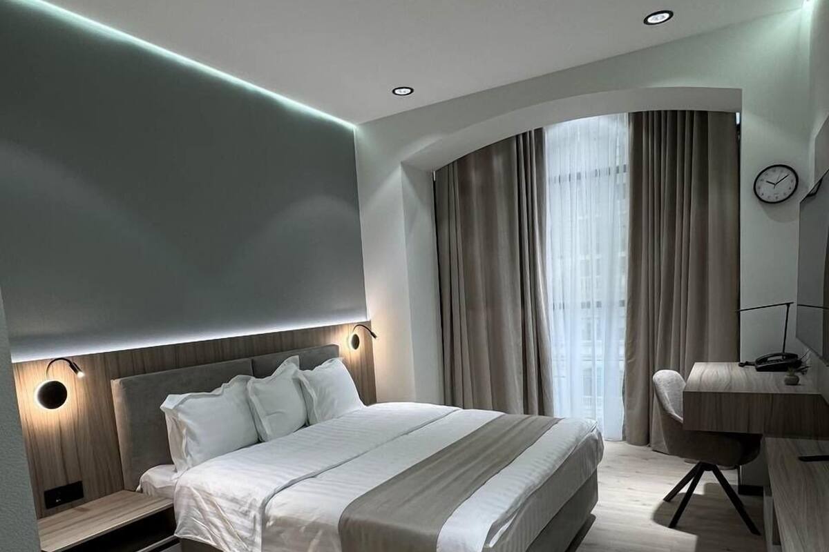 Suite, City View | In-room safe, desk, laptop workspace, blackout drapes