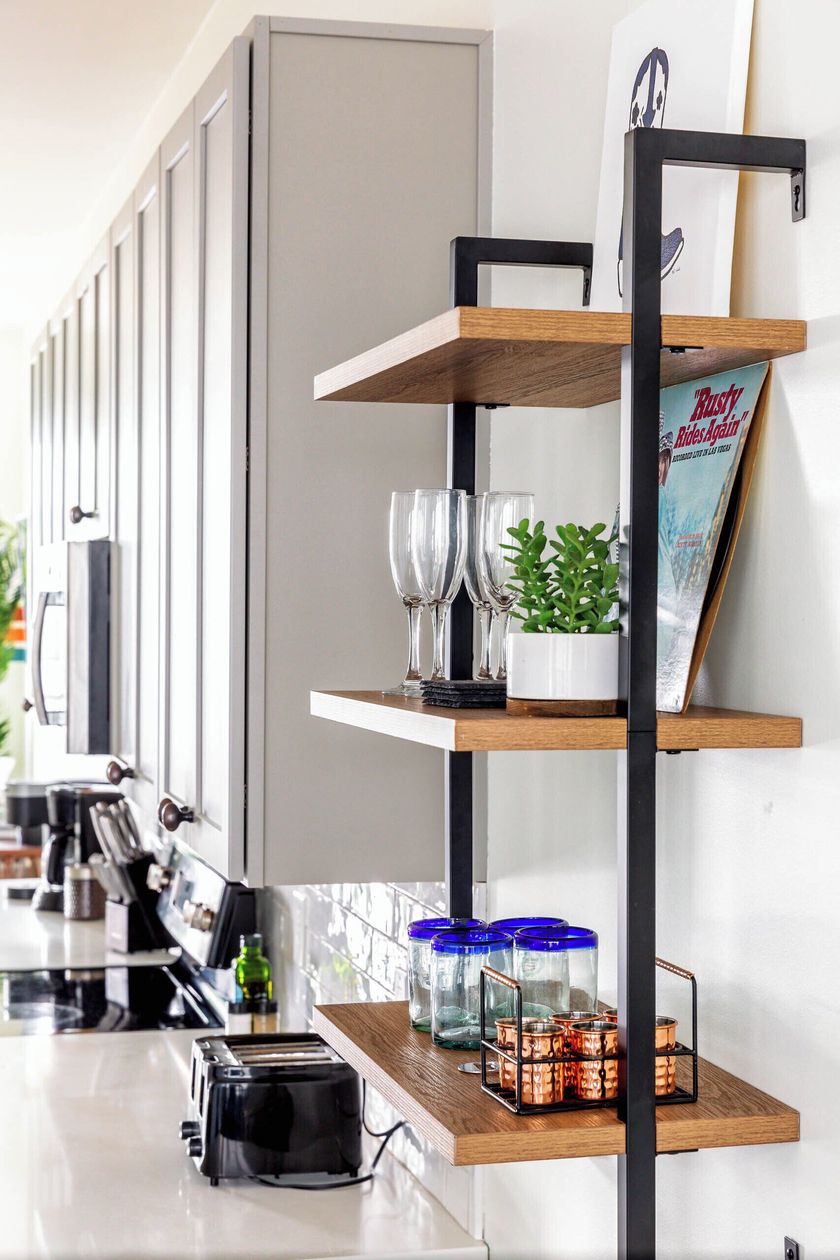 Micro-ondes, four, plaque de cuisson, lave-vaisselle