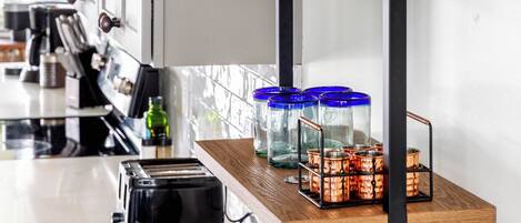 Micro-ondes, four, plaque de cuisson, lave-vaisselle