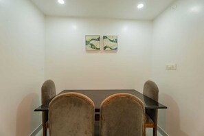 Room service - dining - New White Minar (Calangute)