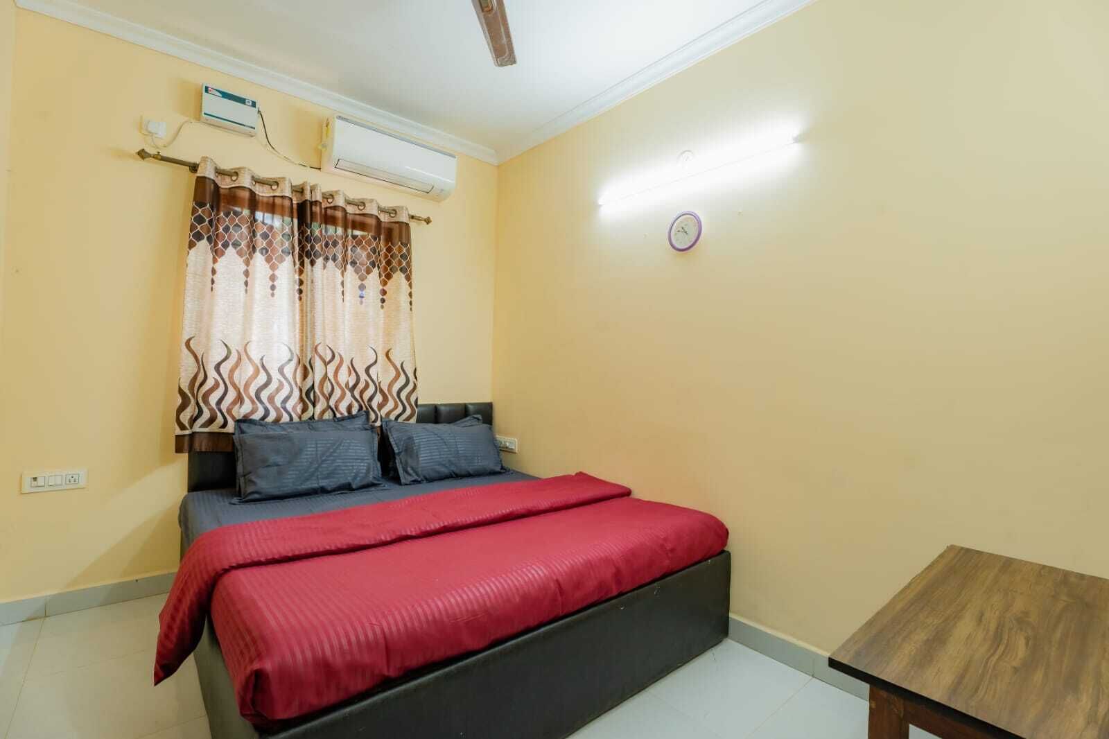 Deluxe Room | Premium bedding, memory foam beds, desk, laptop workspace