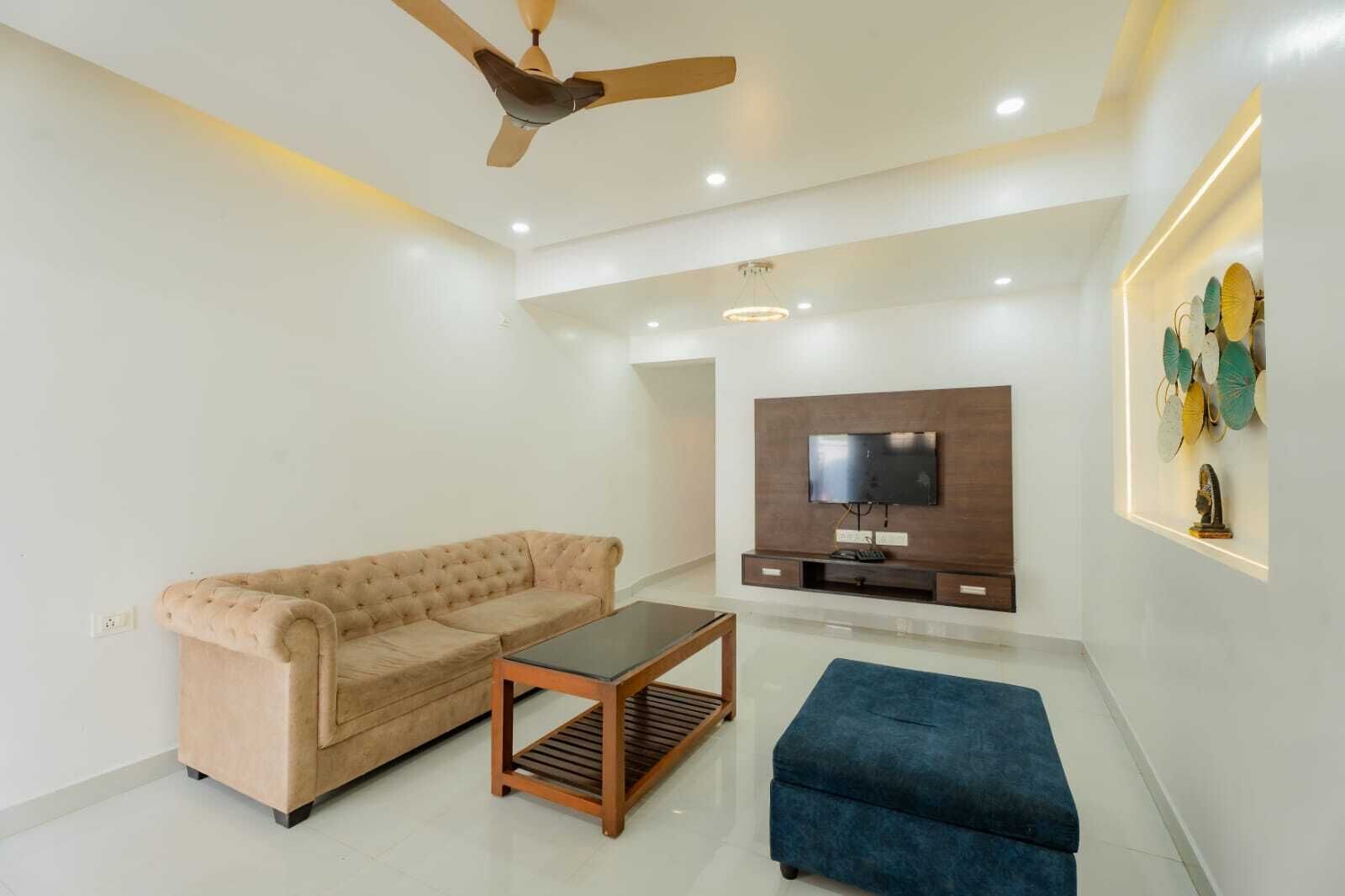 Family Apartment | Living room | 32-inch flat-screen TV with cable channels