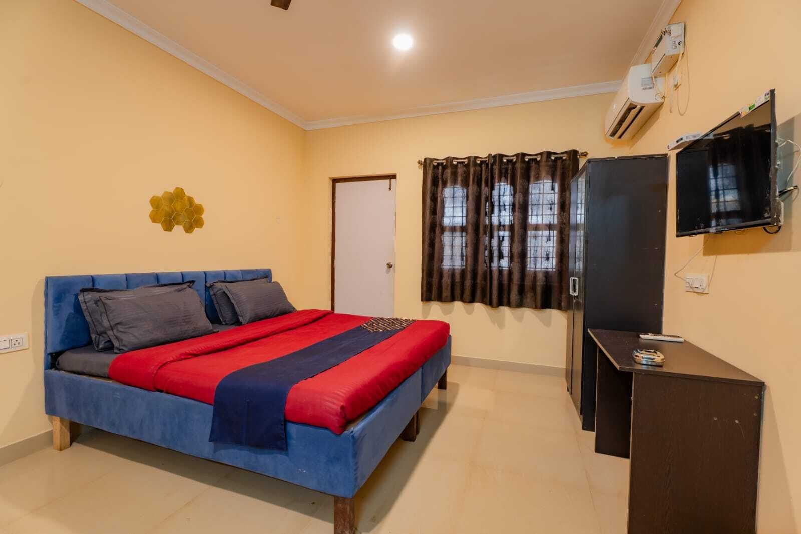 Family Apartment | Premium bedding, memory foam beds, desk, laptop workspace