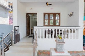 Interior entrance - New White Minar  (Calangute)