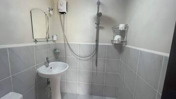 Dusch, bidé, tvål och toalettpapper