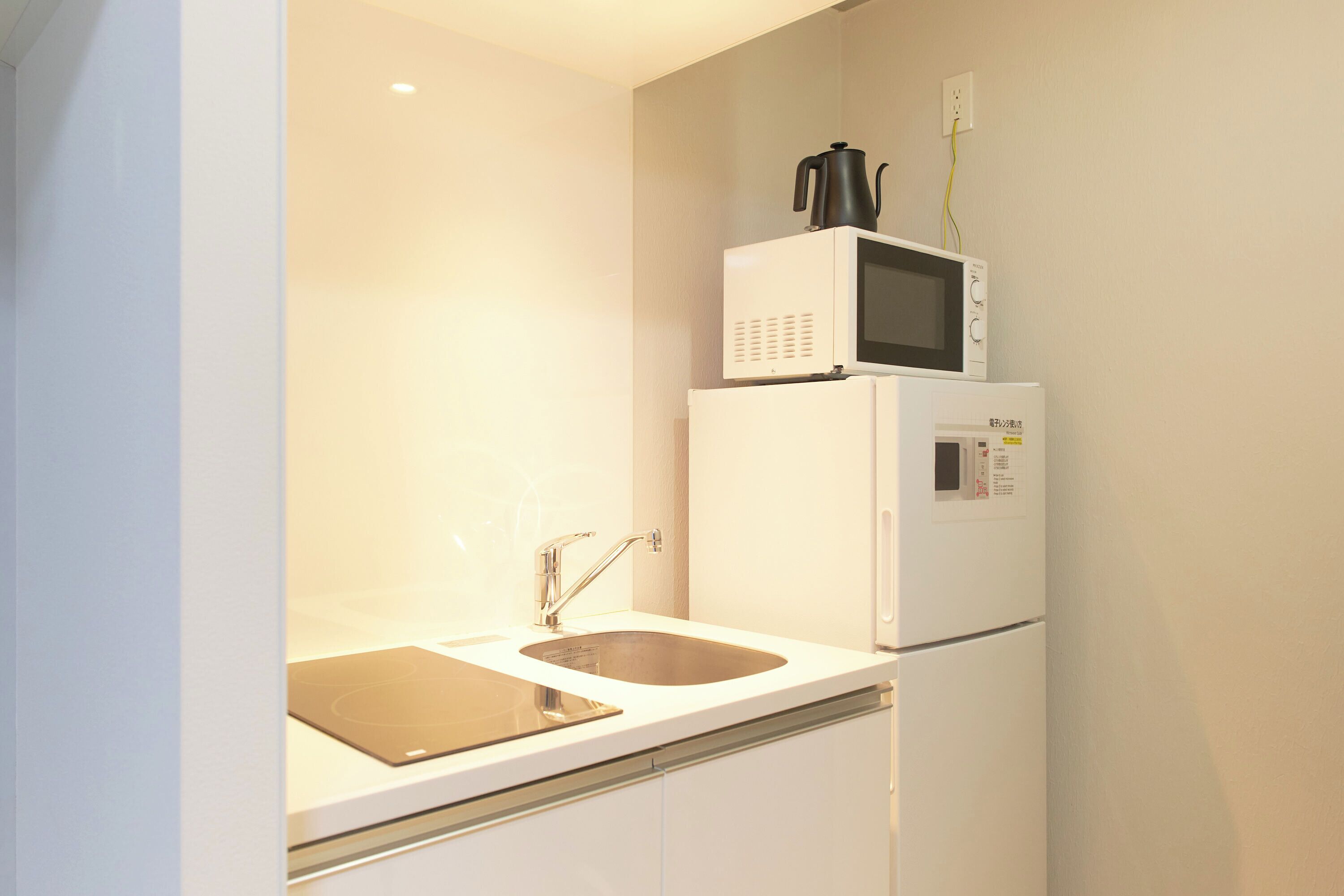 Lejlighed | Privat køkken | Køleskab, mikrobølgeovn, kogeplade, køkkentøj/tallerkener/redskaber