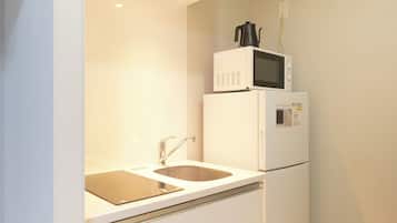 Lejlighed | Privat køkken | Køleskab, mikrobølgeovn, kogeplade, køkkentøj/tallerkener/redskaber