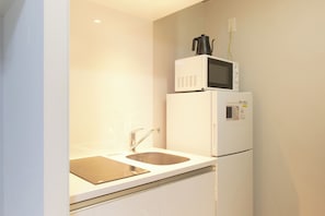 Căn hộ | Bếp riêng | Tủ lạnh, lò vi sóng, bếp nấu, dụng cụ nấu nướng/bát dĩa/dao nĩa