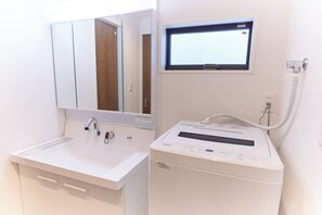 Apartment | Bathroom | Combined shower/tub, hair dryer, slippers, towels - Ars Garden Omori (Tokyo)