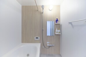 Apartment | Bathroom | Combined shower/bathtub, hair dryer, slippers, towels - Ars Garden Omori (Tokyo)
