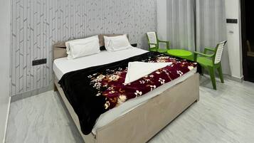 Deluxe Double Room, Balcony, Garden View