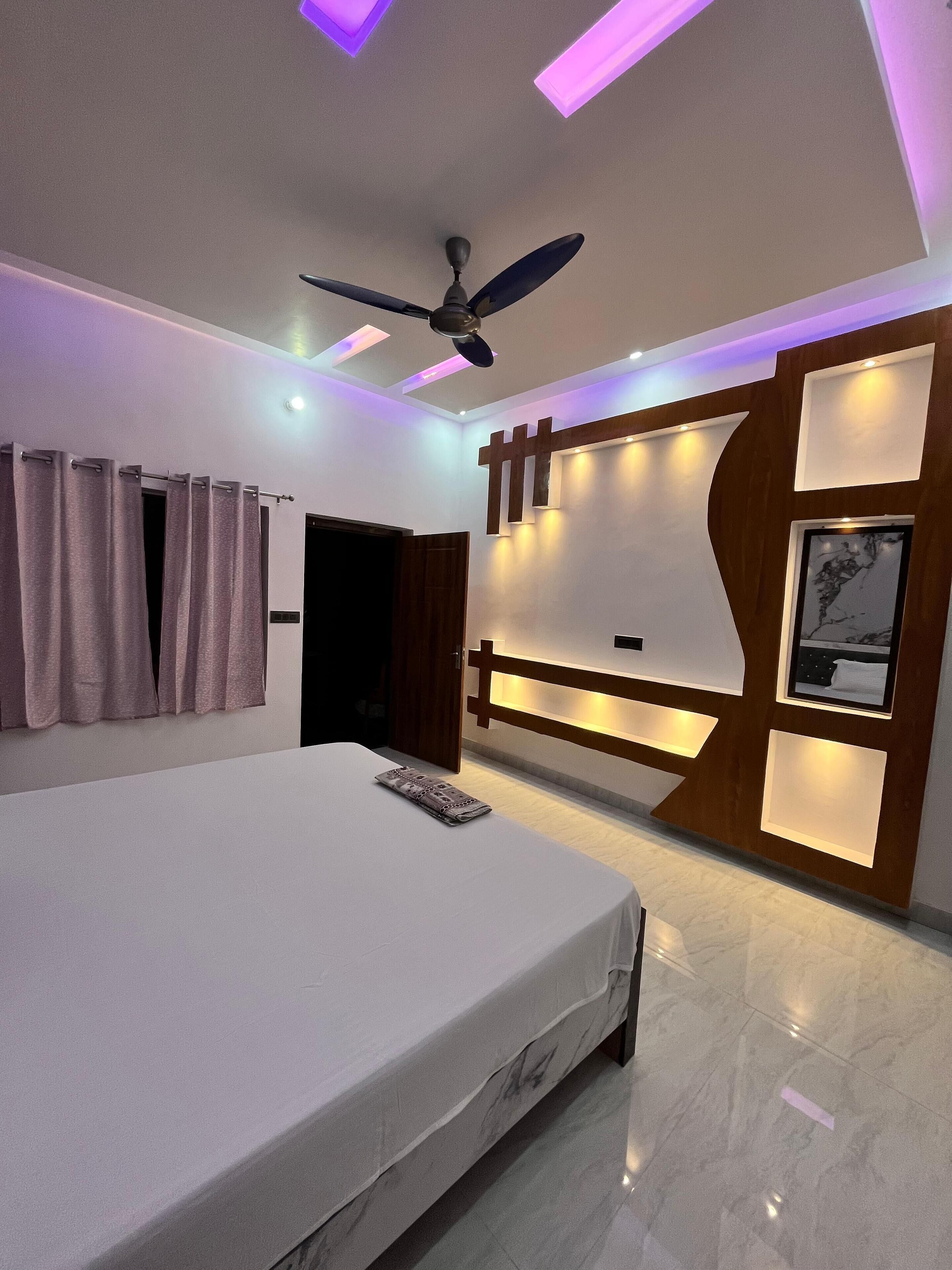 Superior Double Room, Balcony, Courtyard View | Iron/ironing board, free WiFi