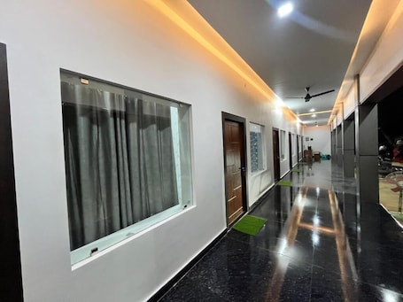 Parte interna. Ananya Hotel & Restaurant Naimisharanya