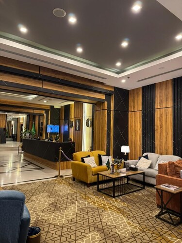 SWAT SERVICED APARTMENTS 5