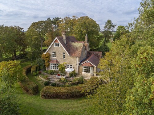 Elegant dog friendly home with panoramic views - The Old Vicarage