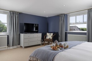 3 Schlafzimmer, Schreibtisch, Bügeleisen/Bügelbrett, Reisekinderbett