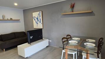 Appartamento, balcone, vista montagna | Area soggiorno