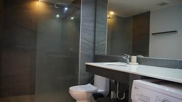 Apartment, Balcony, Mountain View | Bathroom