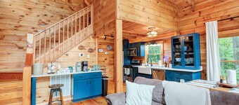 Riverfront Mountain Cabin / Lake Lure Getaway