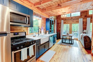 ثلاجة، ميكروويف، فرن، موقد طهي مسطح