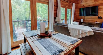 Riverfront Mountain Cabin / Lake Lure Getaway