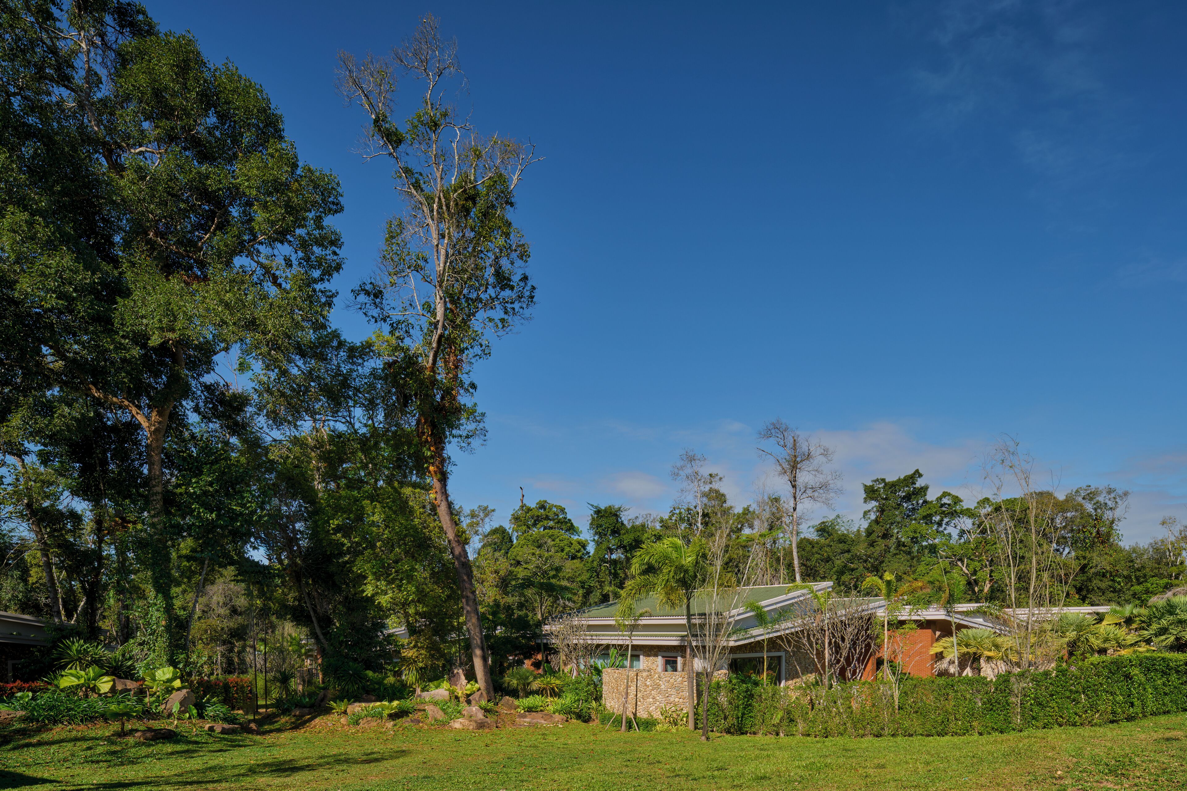 المنشأة من الخارج