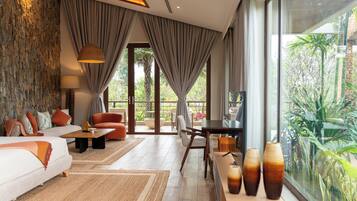 Hill Villa | Safe på rommet, skrivebord, blendingsgardiner og strykejern/-brett