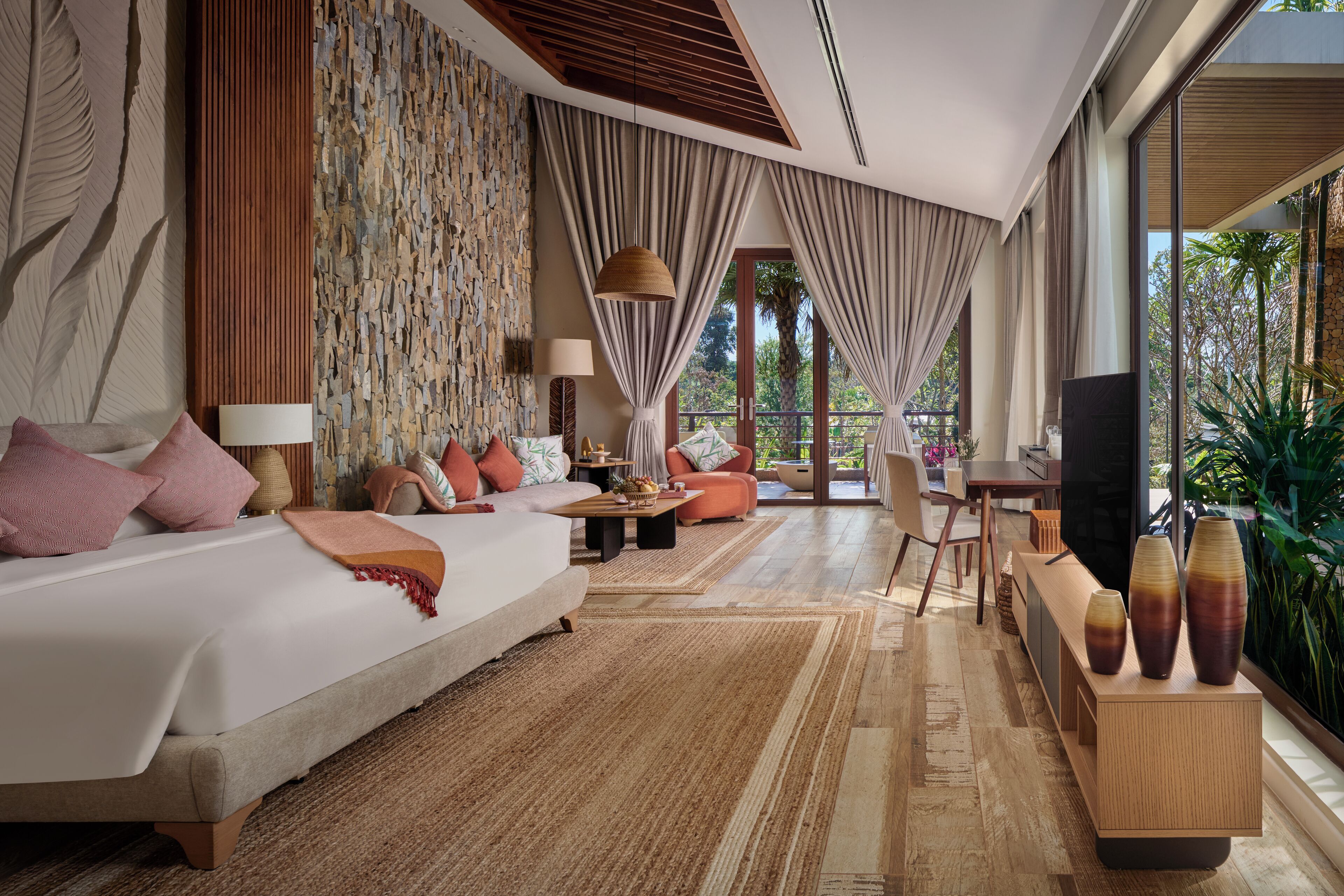 Hill Villa | In-room safe, desk, blackout drapes, iron/ironing board