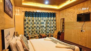 Deluxe Double Room, Mountain View | Free WiFi