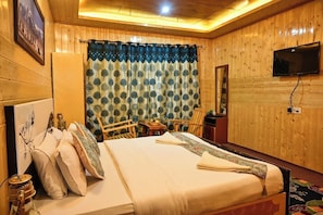 Deluxe Double Room, Mountain View | Free WiFi