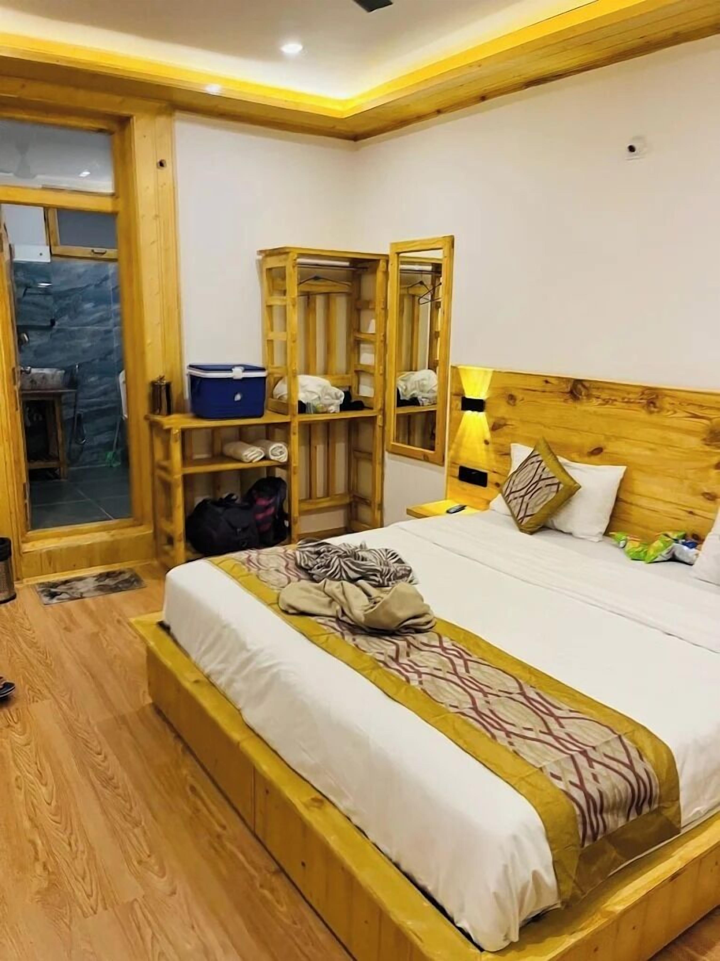 Deluxe Double Room, Mountain View | Free WiFi