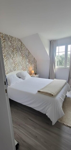 1 slaapkamer, een kluis op de kamer, beddengoed