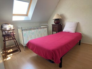 Ferros/tábuas de passar roupa, Wi-Fi, roupa de cama